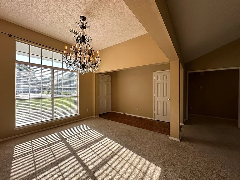 2713 S 87th Dr — Photo 3