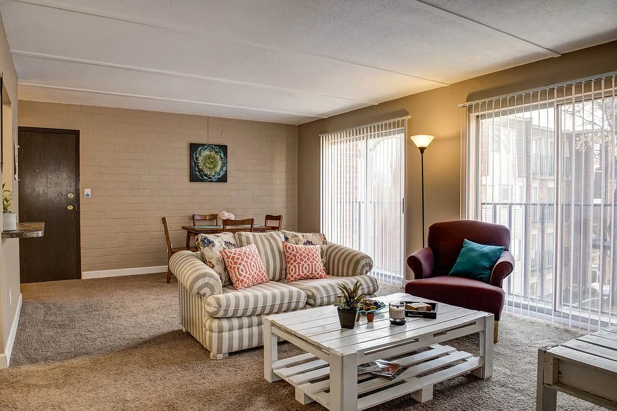 Building Photo - 1412 W Glen Ave #2