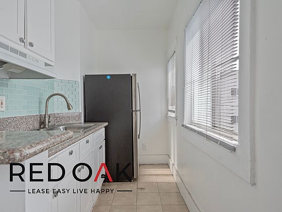 2nd image of 906 Pacific Ave #8