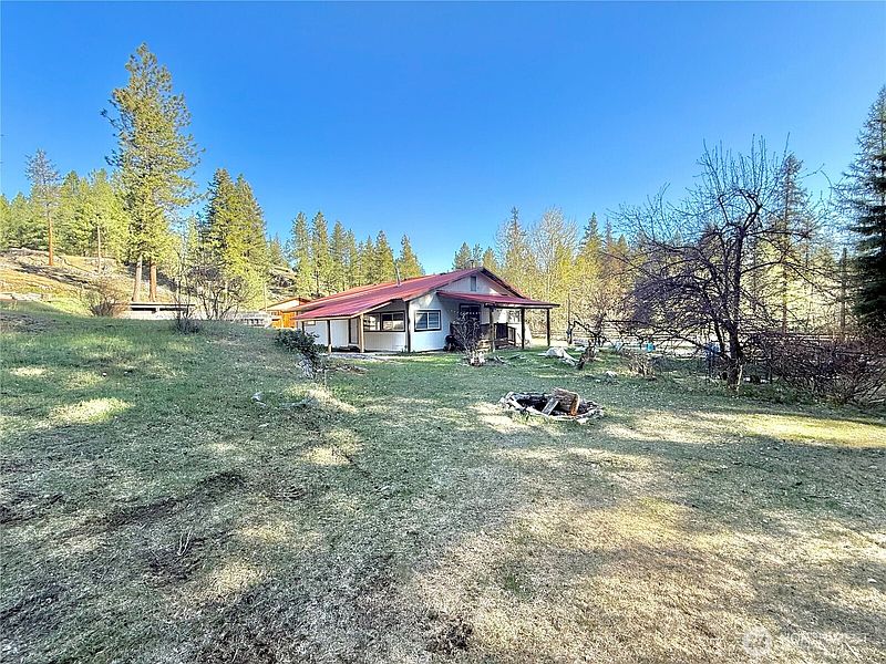 3rd image of 1092 Aeneas Valley Road