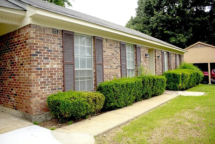 3 bed, 2.0 bath, 1371 sqft, $1,110 — Photo 3