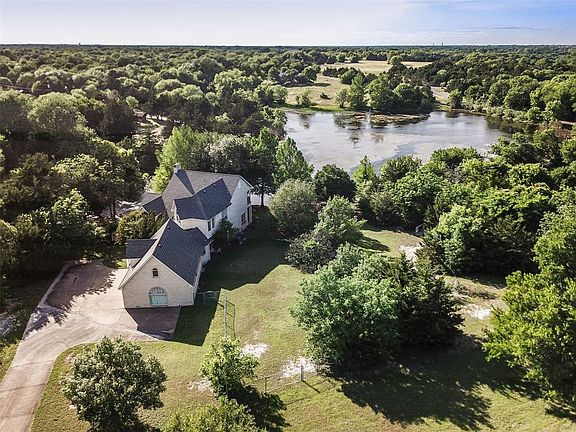 2nd image of 307 Twin Lakes Dr