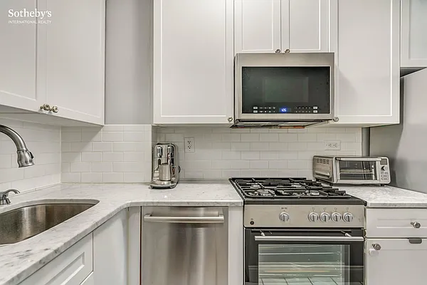 Sold by Sotheby's International Realty | media 21