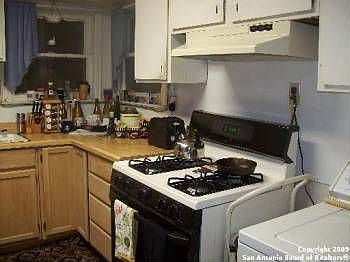 3rd image of 648 Leigh St