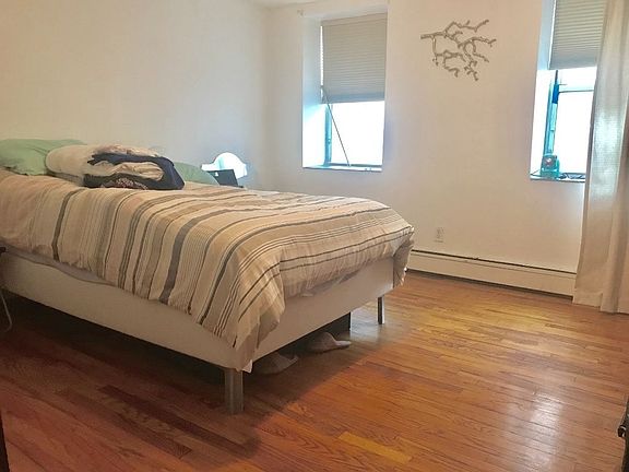 5th image of 3112 46th St APT 1F