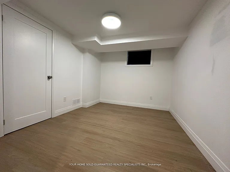 36 Queen St #BASEMENT — Photo 9