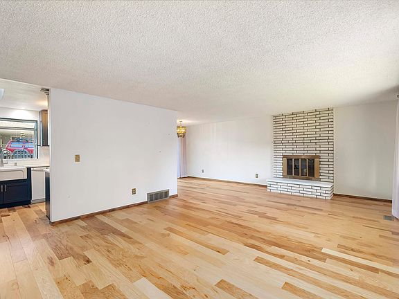 2nd image of 618 W Elwood Ct