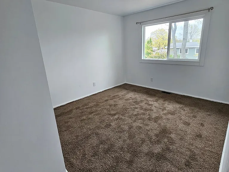 7 Evergreen Dr — Photo 13