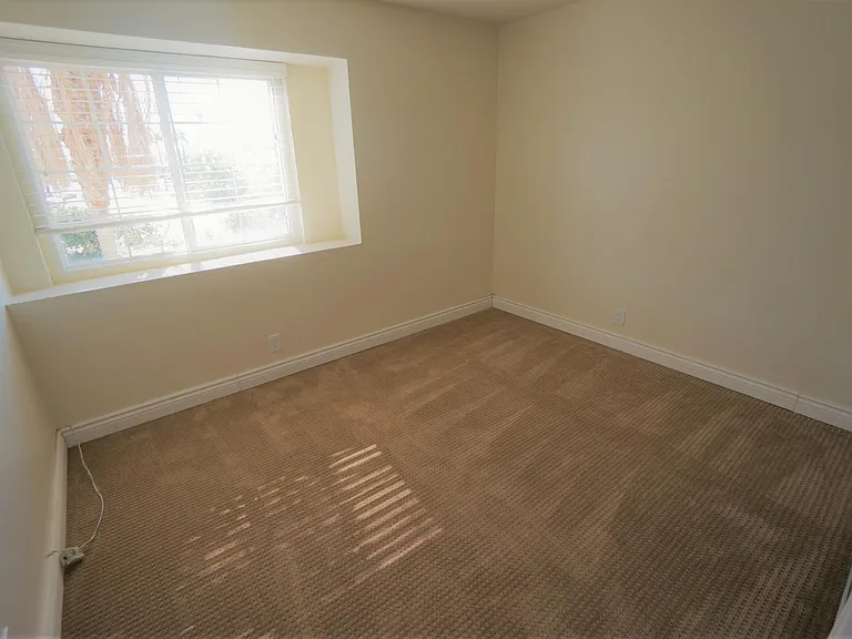 960 Nolbey St — Photo 13