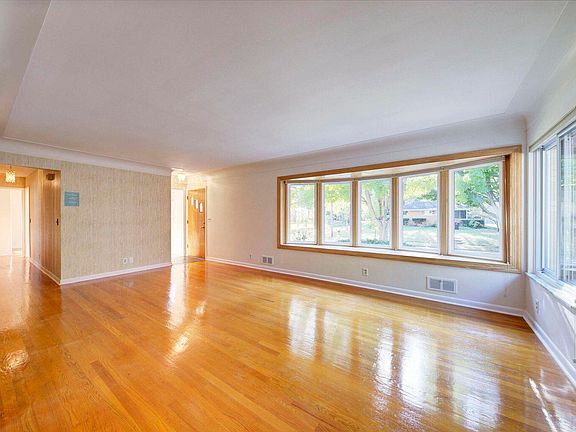 4th image of 3224 Lakewood Dr
