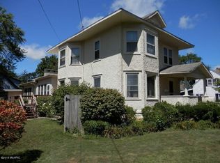 310 Cedar St, Three Oaks, MI 49128