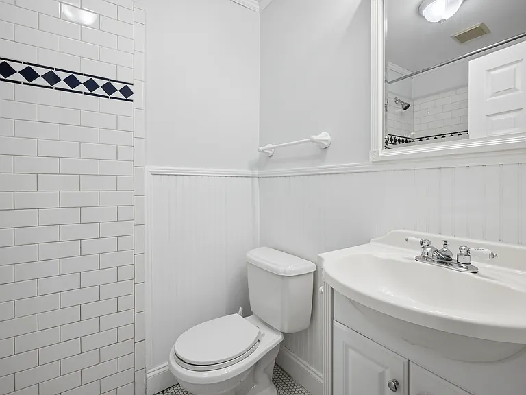 592 Scott Cir — Photo 14