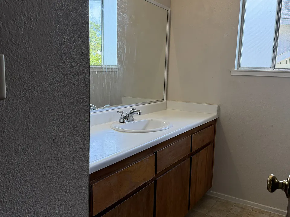 2512 X St #5