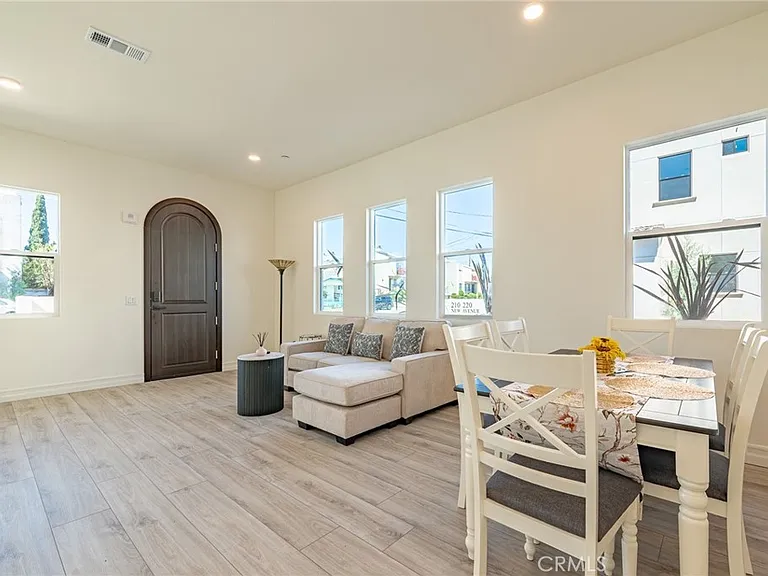 160 N New Ave #8 — Photo 8