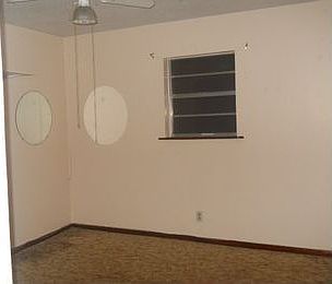 3rd image of 304 Avenue D SE