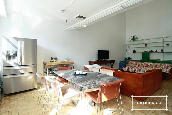 Rented by Grand & Co. | media 5