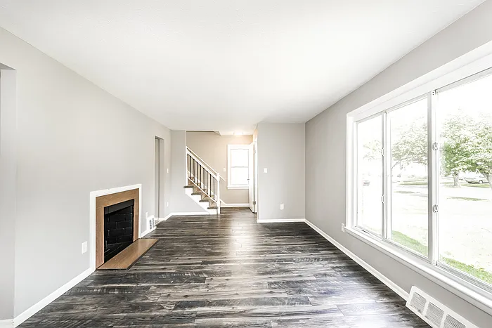 3 bed, 1.5 bath, 1669 sqft, $1,895 — Photo 2
