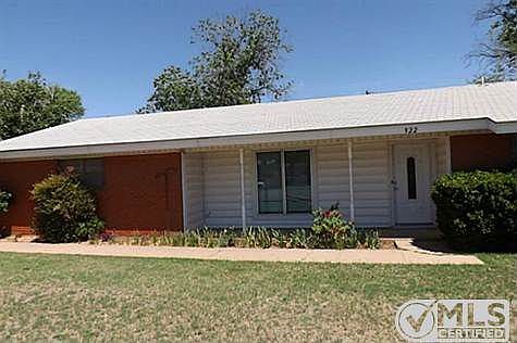 1st image of 922 W Lake Dr
