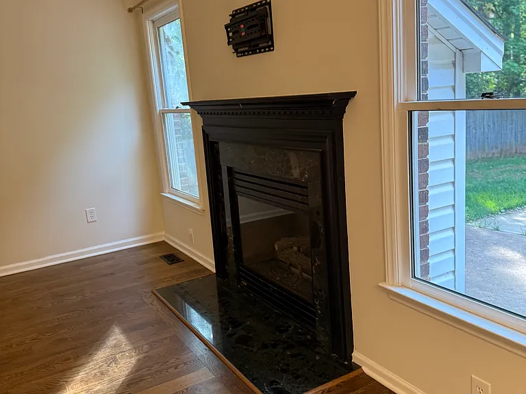 3973 Huntington Ct — Photo 7