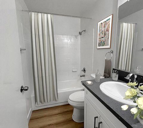 5th image of 110 E 94th St #1/2