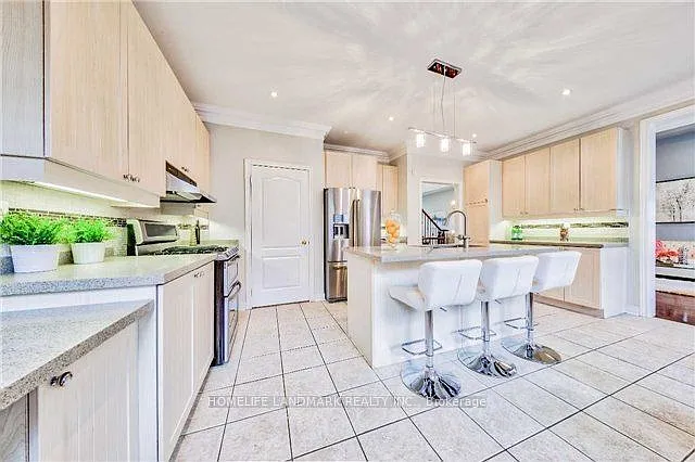 4 bed, $3,650 — Photo 4