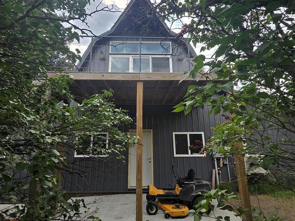 1st image of 218 Lakeview Dr