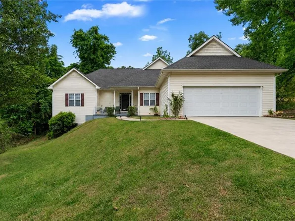 6689 Jojanne Ln, Lithonia, GA 30038