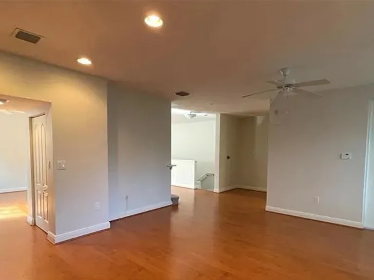 372 SW 14th Ave #372 — Photo 7