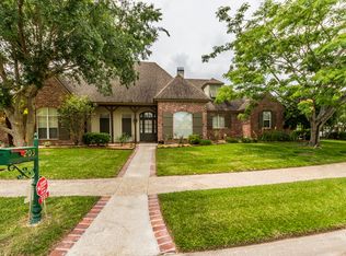 203 Troon Dr, Broussard, LA 70518