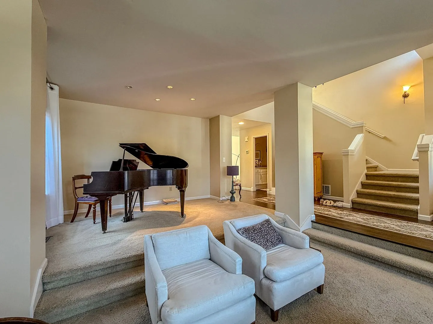 Lovely 4bd/2bth Kenmore Home, $4,000/mo. — Photo 3