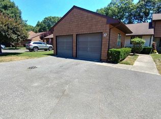 17 Ashley Cir, Commack, NY 11725