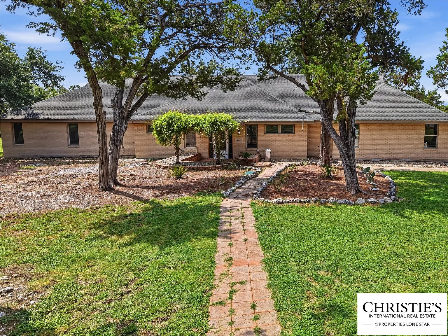 4 bed, 3.0 bath, 2634 sqft, $3,500 — Photo 3