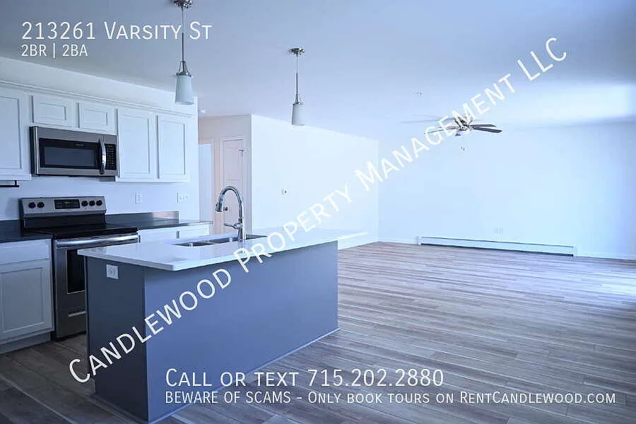 Lower Two-Bedroom Two-Bathroom Apartment w/ Garage Available November 1st! — Photo 4
