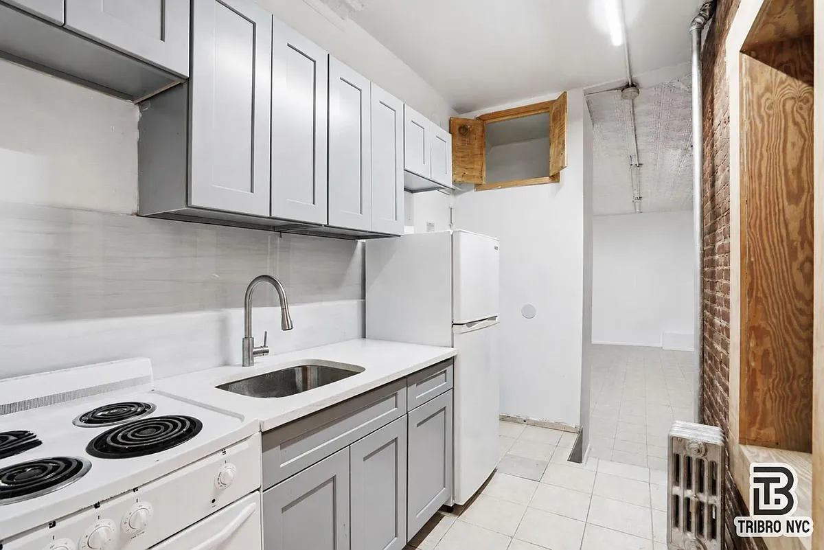 Building Photo - 340 E 105th St #1C
