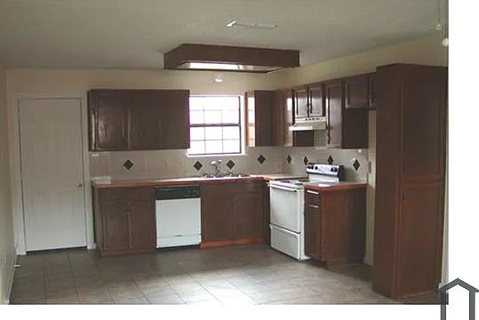 3 bed, 1050 sqft, $1,550 — Photo 3