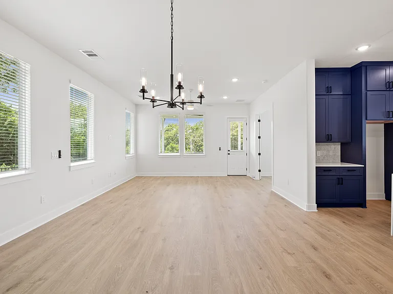 1608 Kit Cir — Photo 6