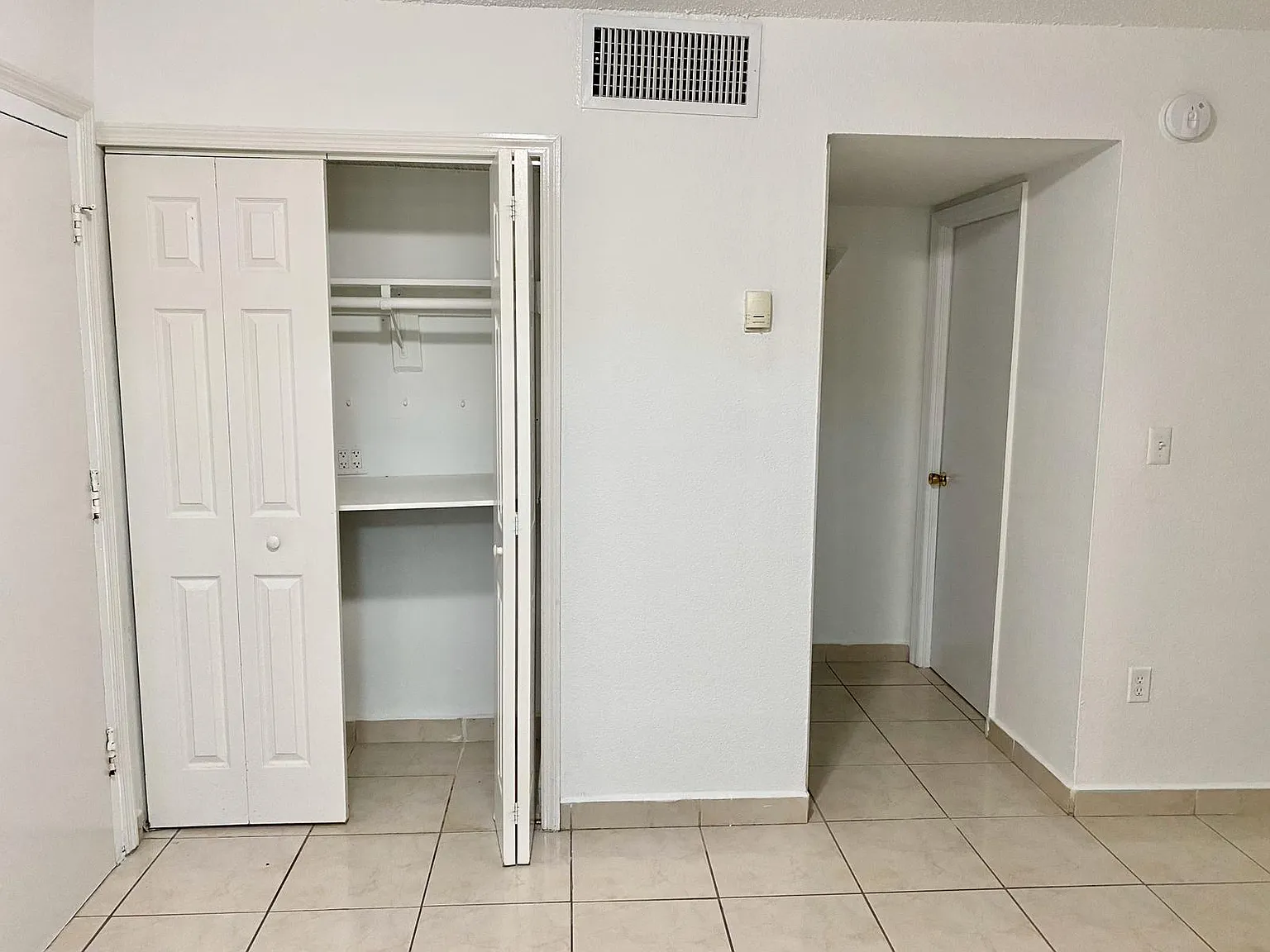 666 W 81 St # 107 (45F) - 1 — Photo 3
