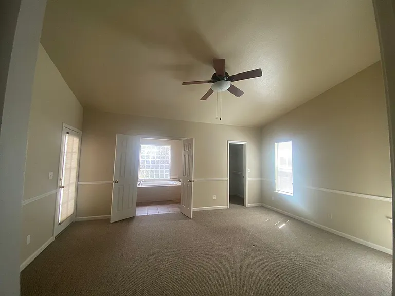 883 W Julia Way — Photo 9