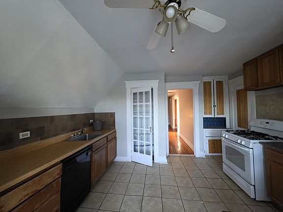 4th image of 64 Stanley St #3A