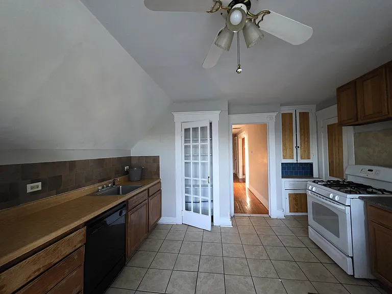 64 Stanley St #3A — Photo 4