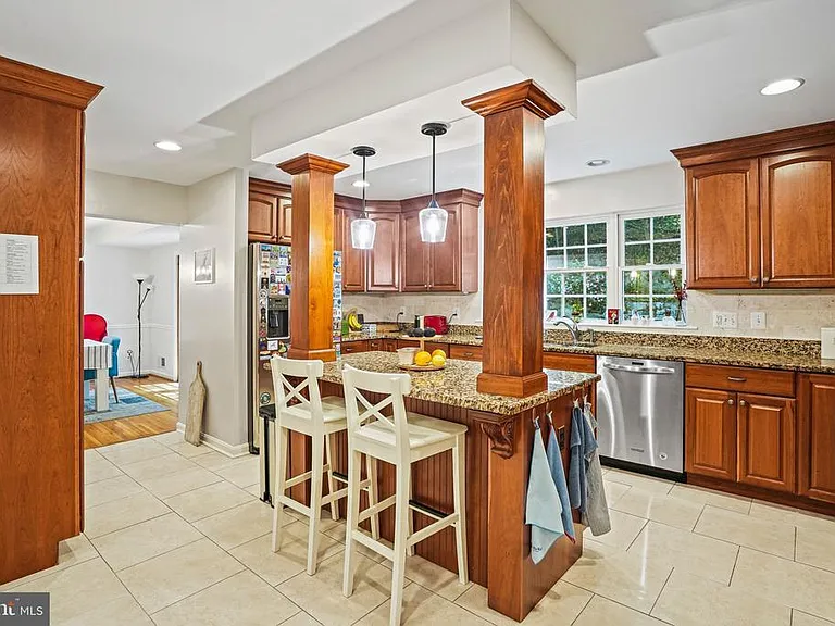6117 Larstan Dr — Photo 4