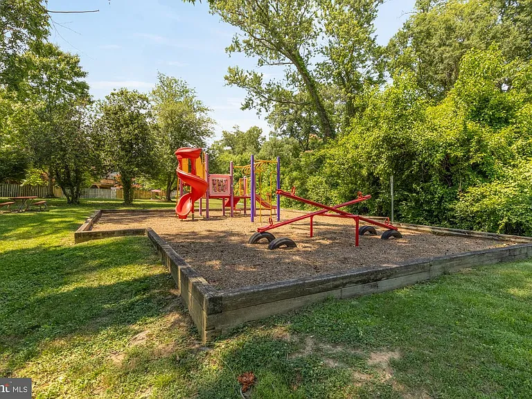 8221 Doctor Craik Ct — Photo 30