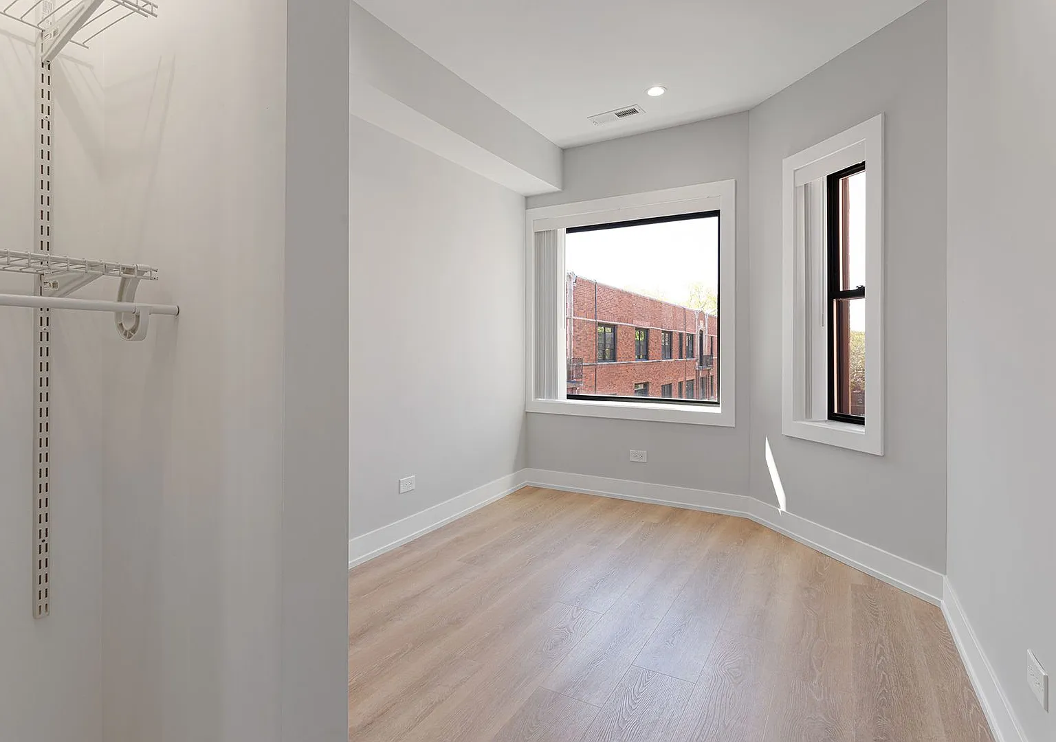 3 bed, 800 sqft, $2,150 — Photo 1
