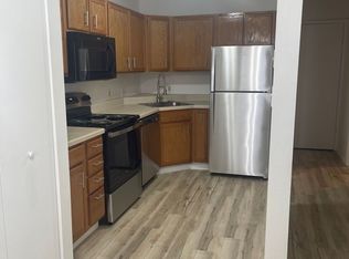 408 E 13th St #14, Pella, IA 50219