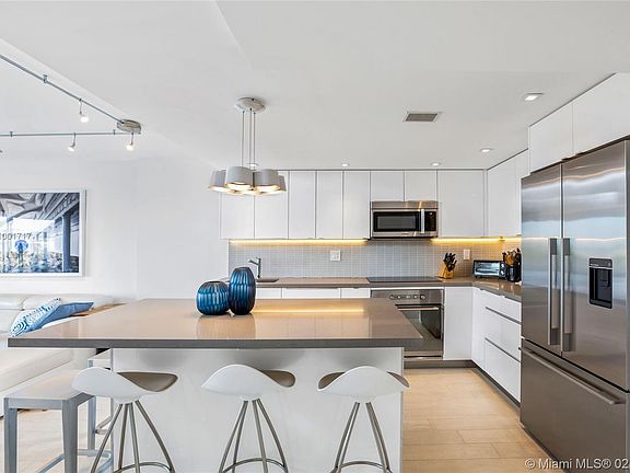 3rd image of 465 Ocean Dr APT 622