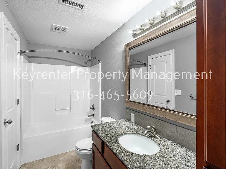 2307-2309 E Coolwater St Duplex — Photo 12