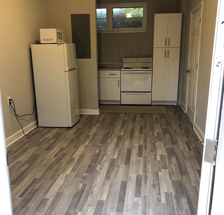 1st image of 2563 Lakeland Dr #B