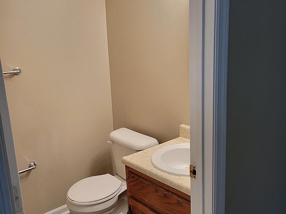 5th image of 1655 Foxhaven Dr #102
