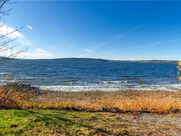 39 Elizabeth Pkwy, Rothesay, NB E2H 1E8