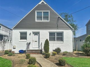 3017 Harding St, Oceanside, NY 11572